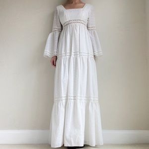 VINTAGE 1970s Eyelet Bell Sleeve Dress Sz Small